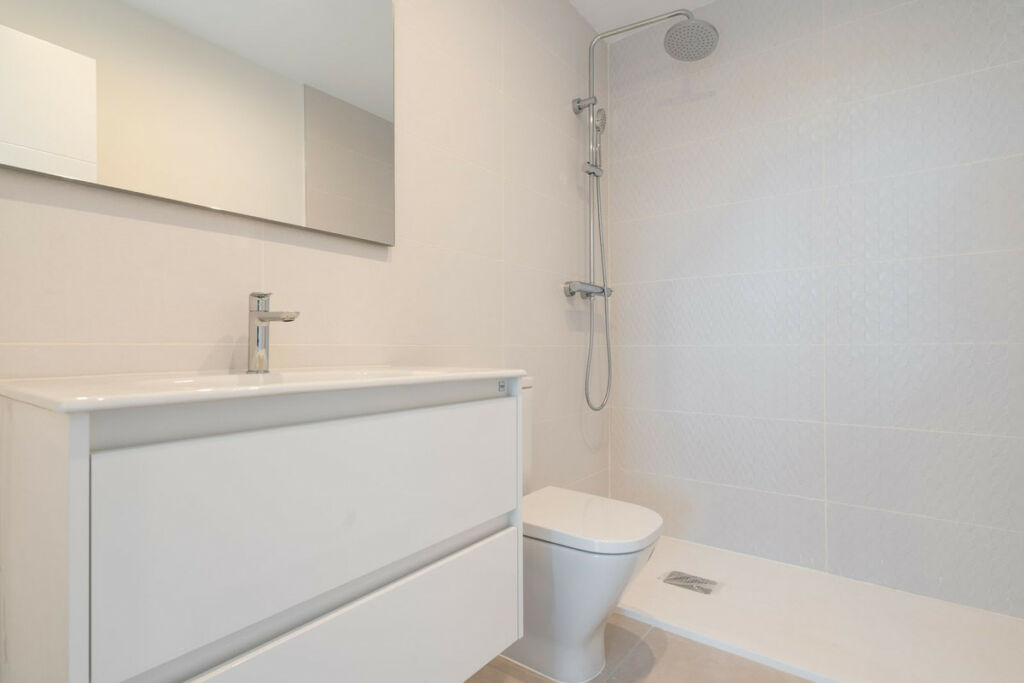 Middle Floor Apartment Estepona Málaga - image 13