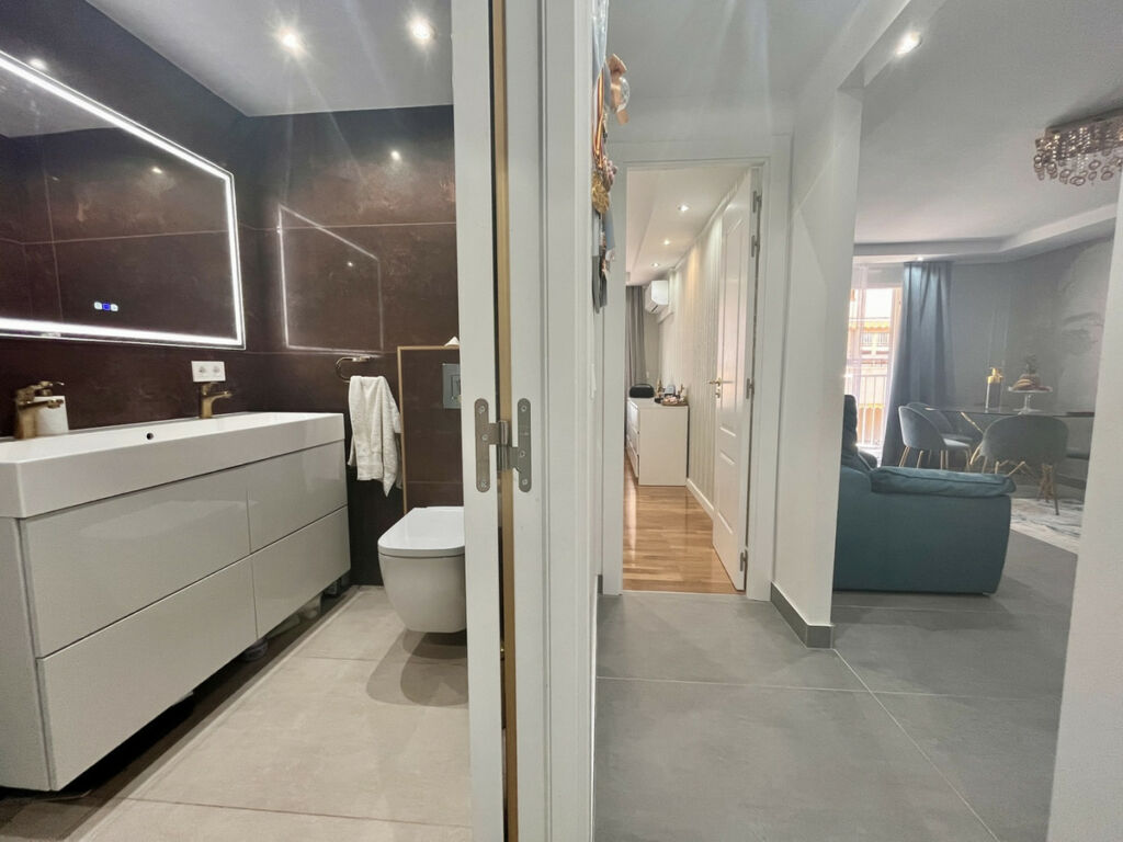 Middle Floor Apartment Torrevieja Alicante - image 13