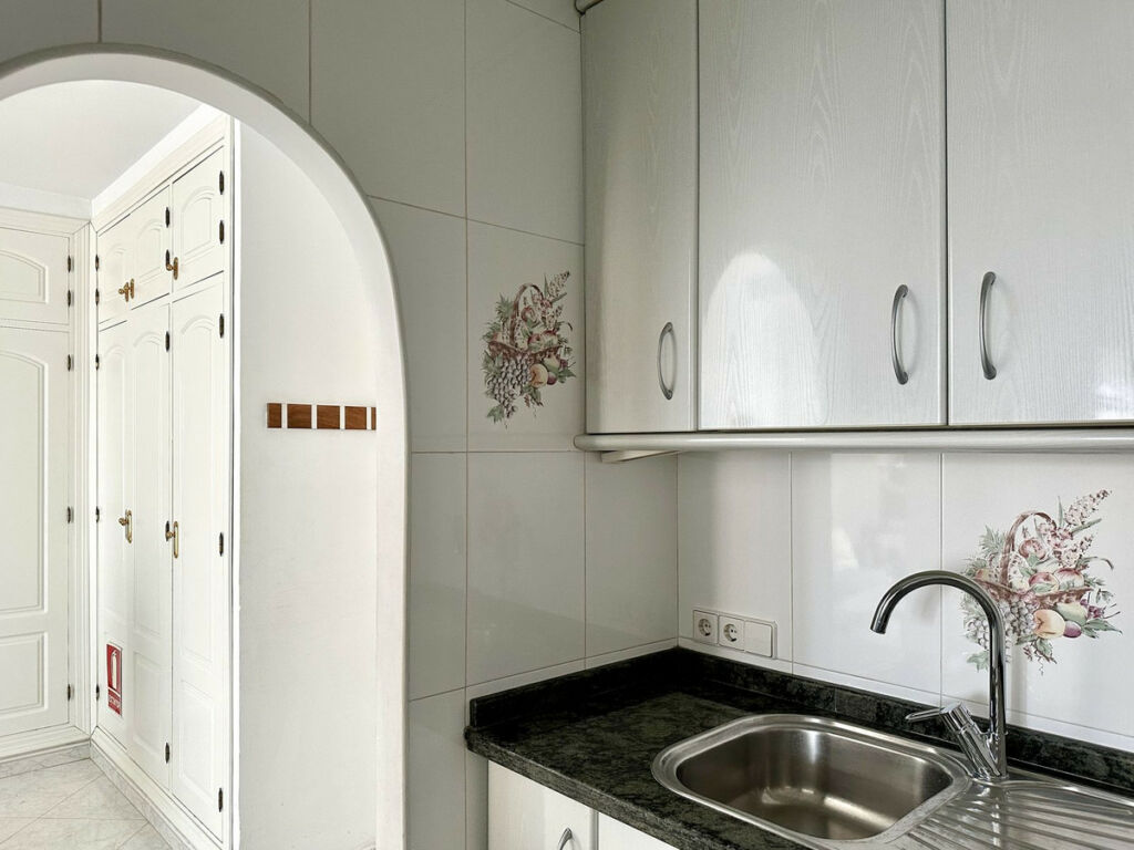 Middle Floor Apartment Marbella Málaga - image 13