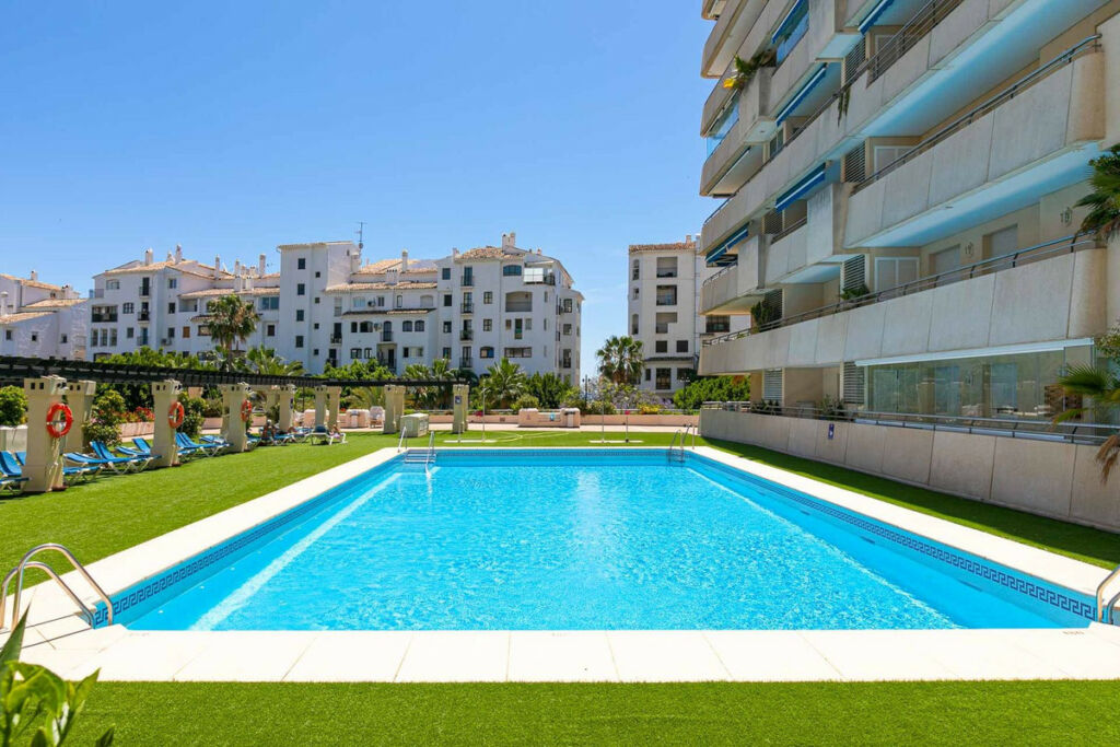 Middle Floor Apartment Puerto Banús Málaga - image 13