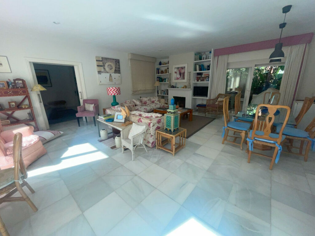 Detached Villa Sotogrande Alto Cádiz - image 13