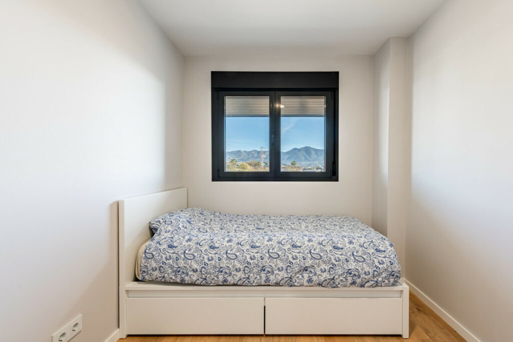 Middle Floor Apartment Las Lagunas Málaga - image 13