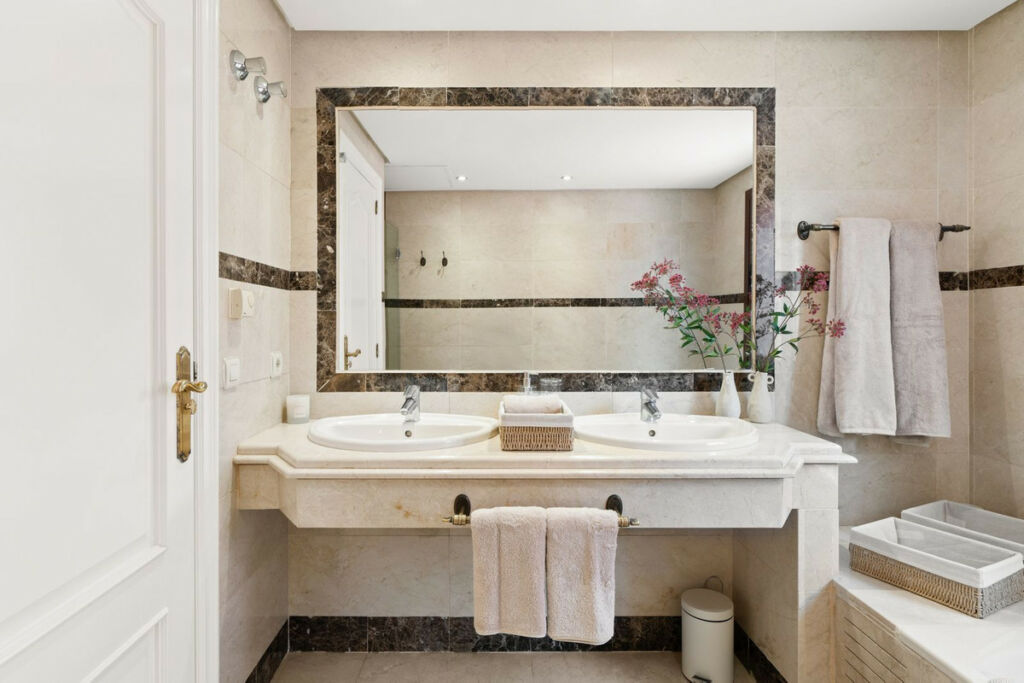 Ground Floor Apartment Puerto Banús Málaga - image 13
