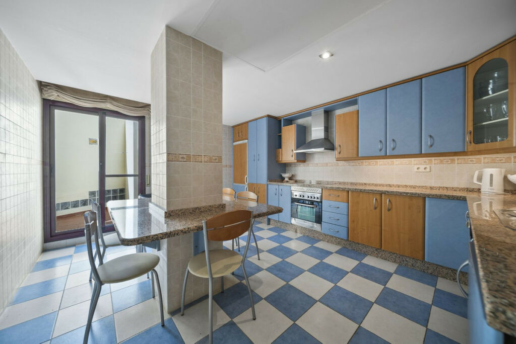 Middle Floor Apartment Benalmadena Málaga - image 12