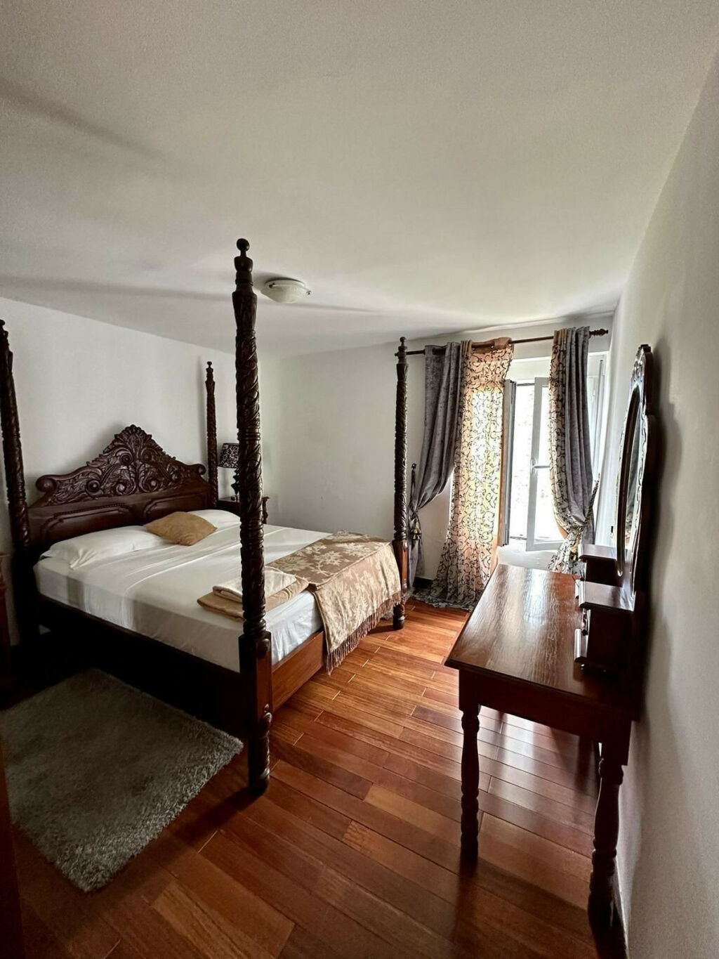 Detached Villa Estepona Málaga - image 13