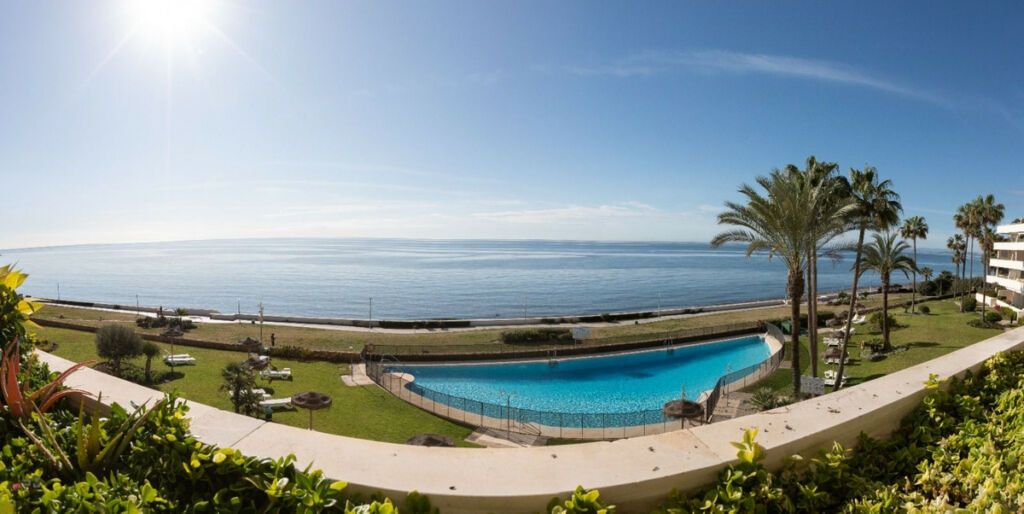 Middle Floor Apartment Estepona Málaga - image 13