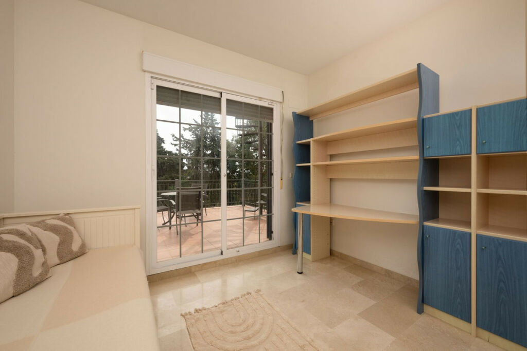 Detached Villa Elviria Málaga - image 16