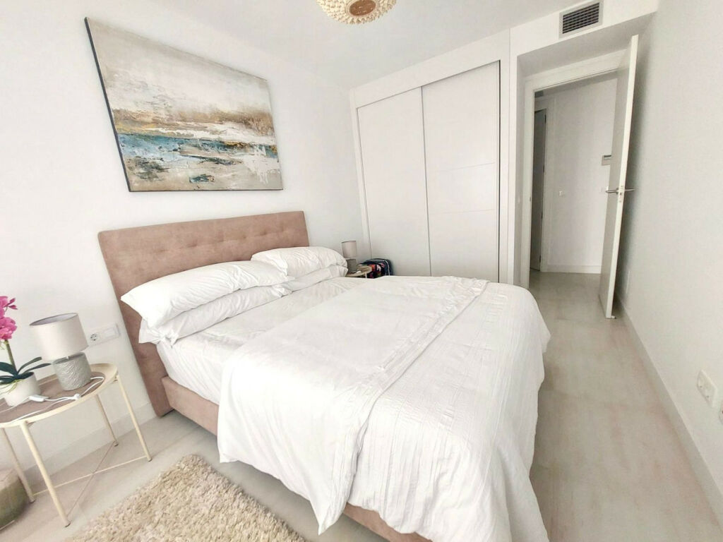 Middle Floor Apartment Estepona Málaga - image 13