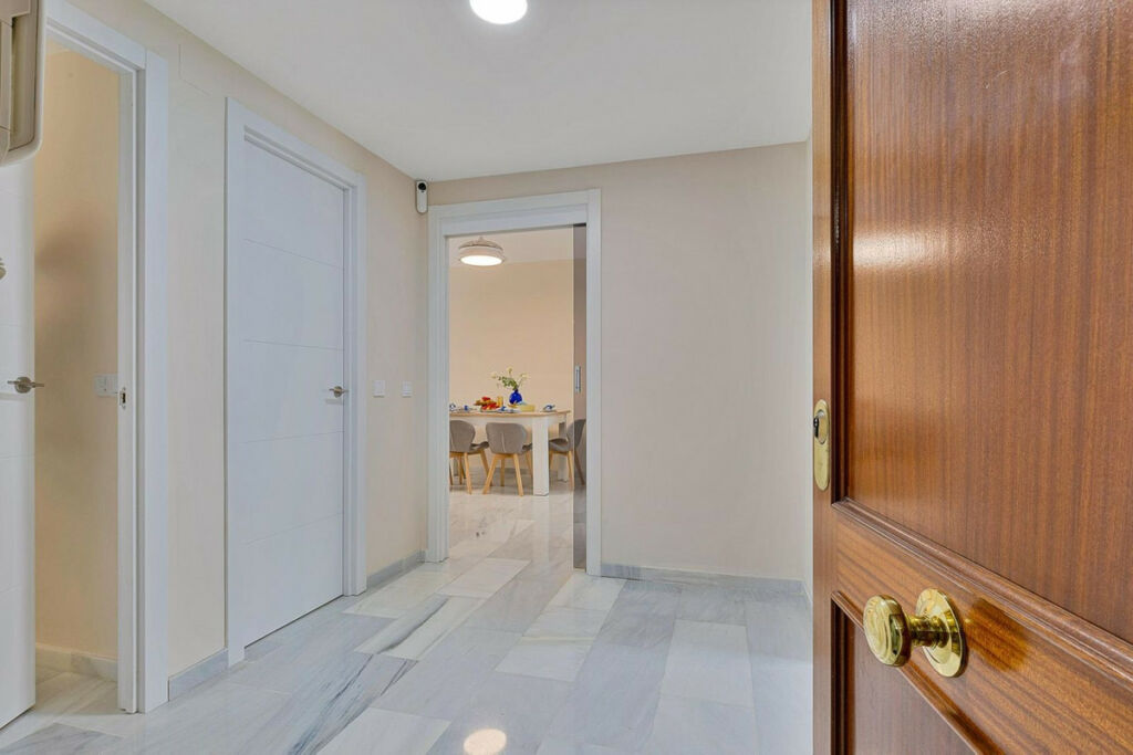 Middle Floor Apartment Fuengirola Málaga - image 13