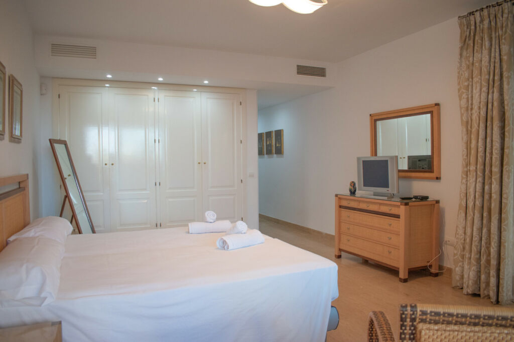 Ground Floor Apartment Río Real Málaga - image 13