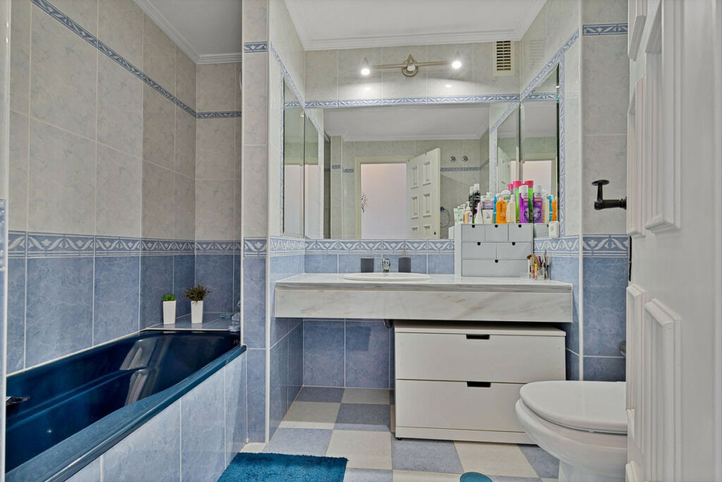 Middle Floor Apartment Fuengirola Málaga - image 13
