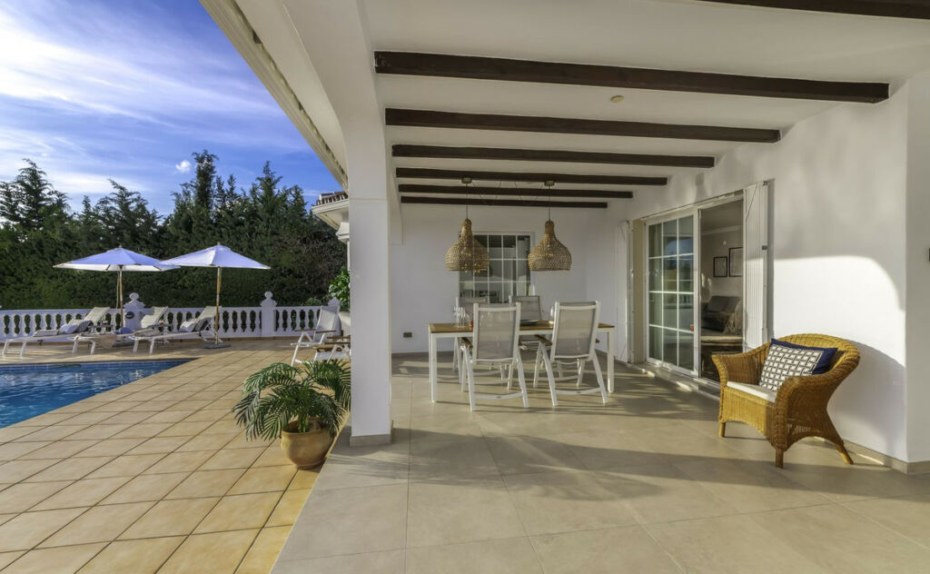 Detached Villa Sierrezuela Málaga - image 13