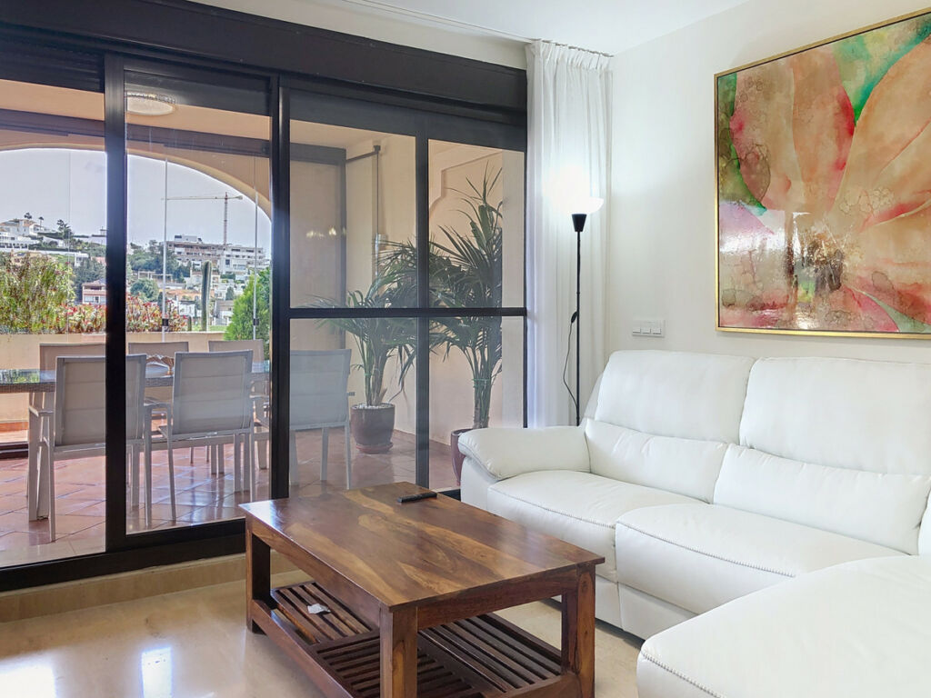 Middle Floor Apartment Estepona Málaga - image 13