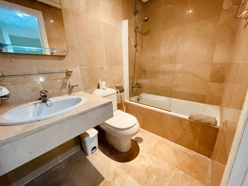 Duplex La Duquesa Málaga - image 13