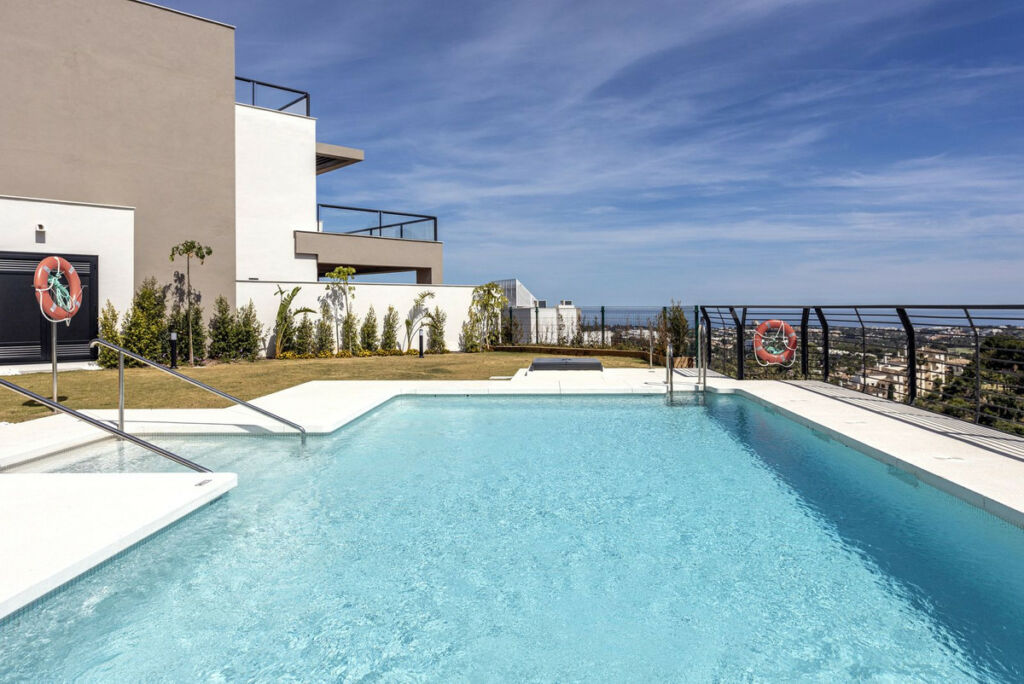 Middle Floor Apartment Nueva Andalucía Málaga - image 14