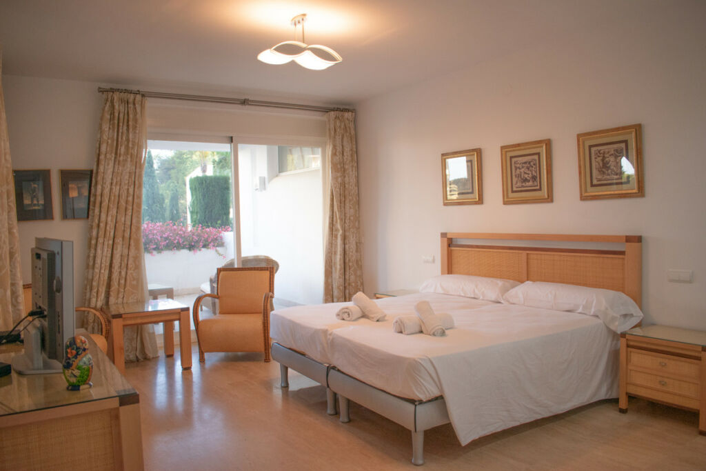 Ground Floor Apartment Río Real Málaga - image 14