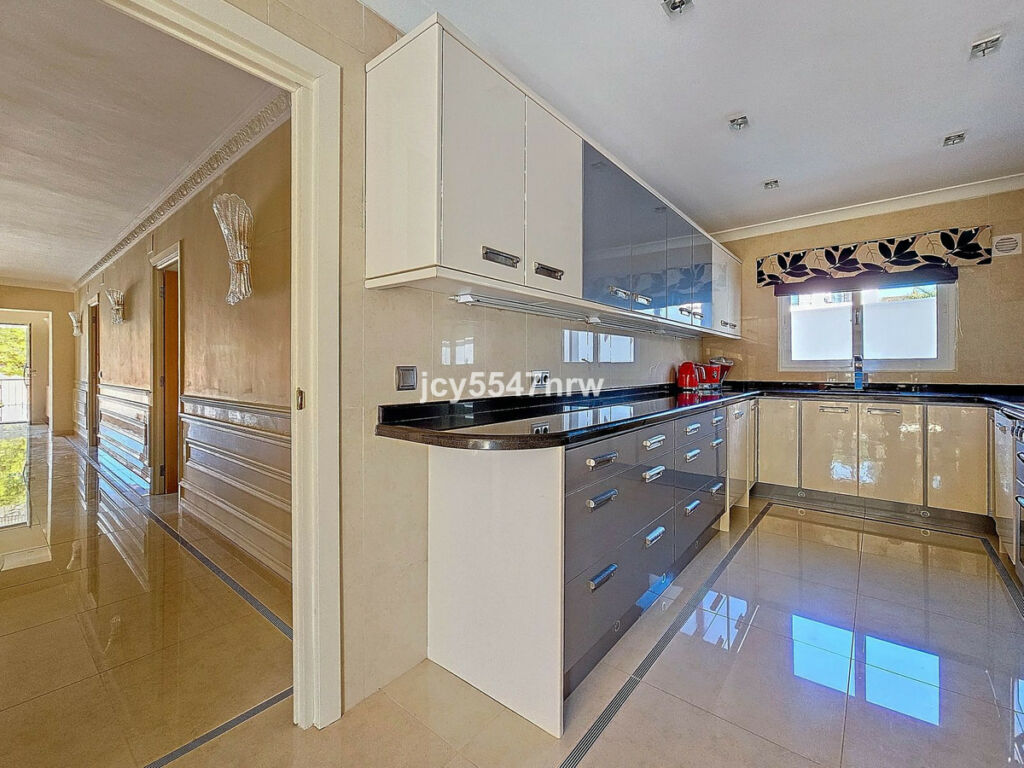 Detached Villa Moraira Alicante - image 14