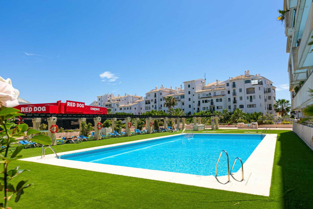 Middle Floor Apartment Puerto Banús Málaga - image 14