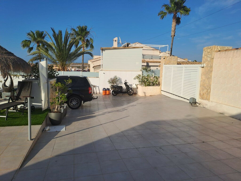 Detached Villa Ciudad Quesada Alicante - image 13