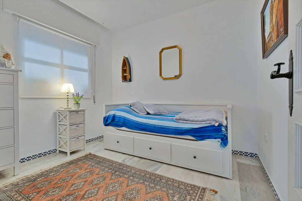 Middle Floor Apartment Fuengirola Málaga - image 14