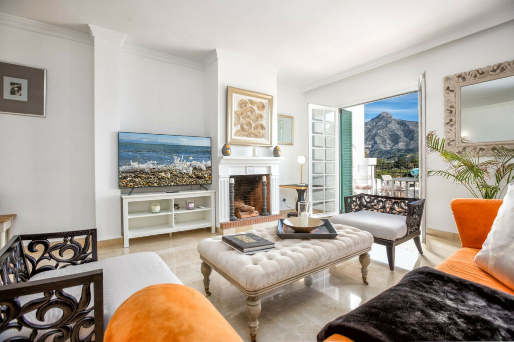Townhouse Aloha Málaga - image 2