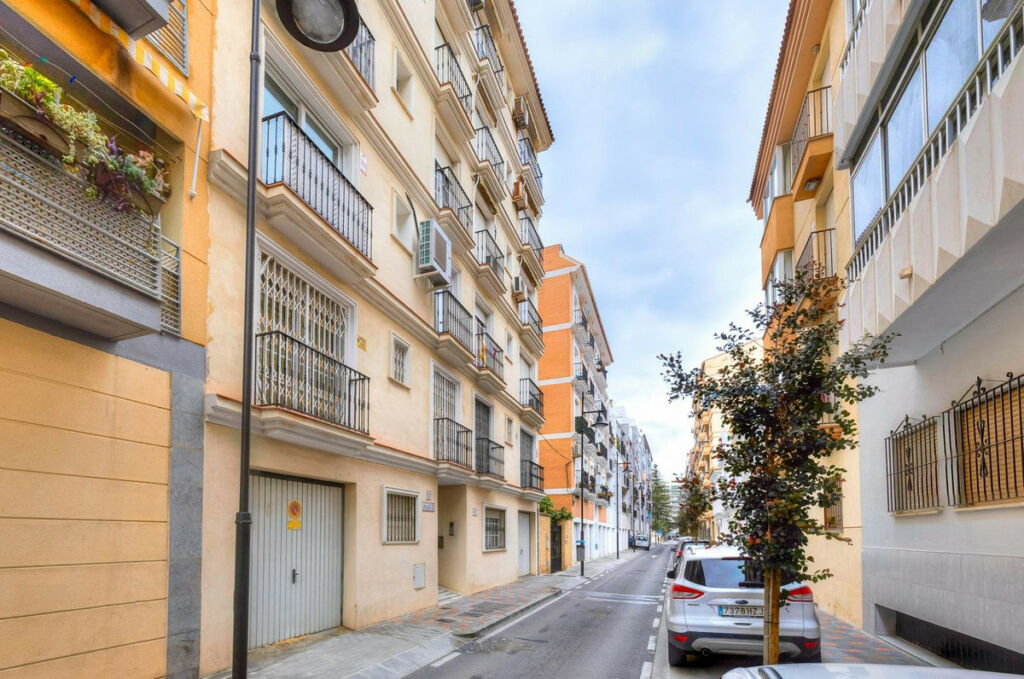 Middle Floor Apartment Fuengirola Málaga - image 14
