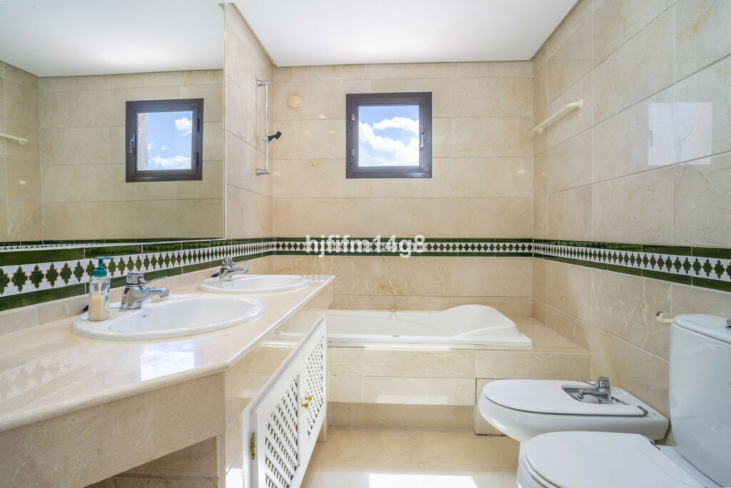 Penthouse Los Arqueros Málaga - image 14