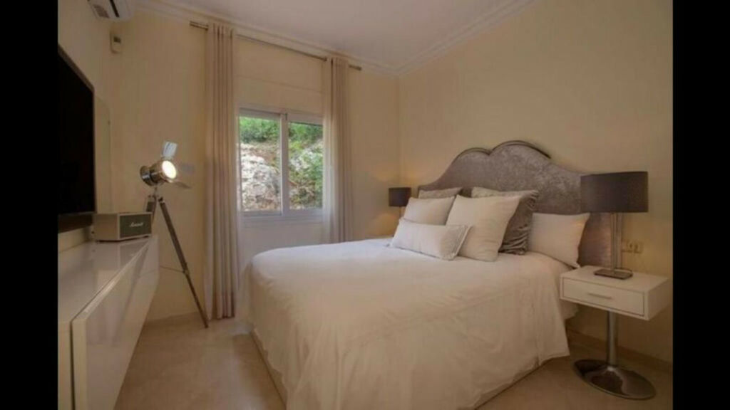 Detached Villa The Golden Mile Málaga - image 14