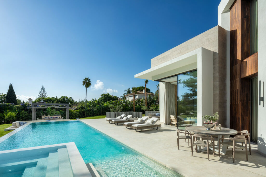 Detached Villa Nueva Andalucía Málaga - image 14