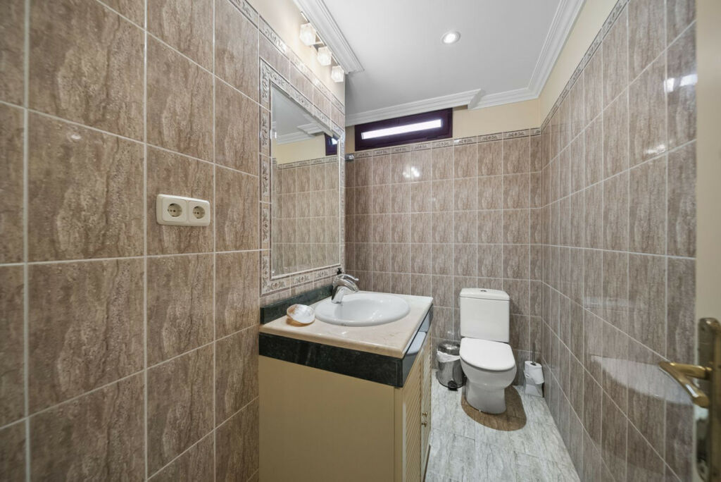 Middle Floor Apartment Benalmadena Málaga - image 13