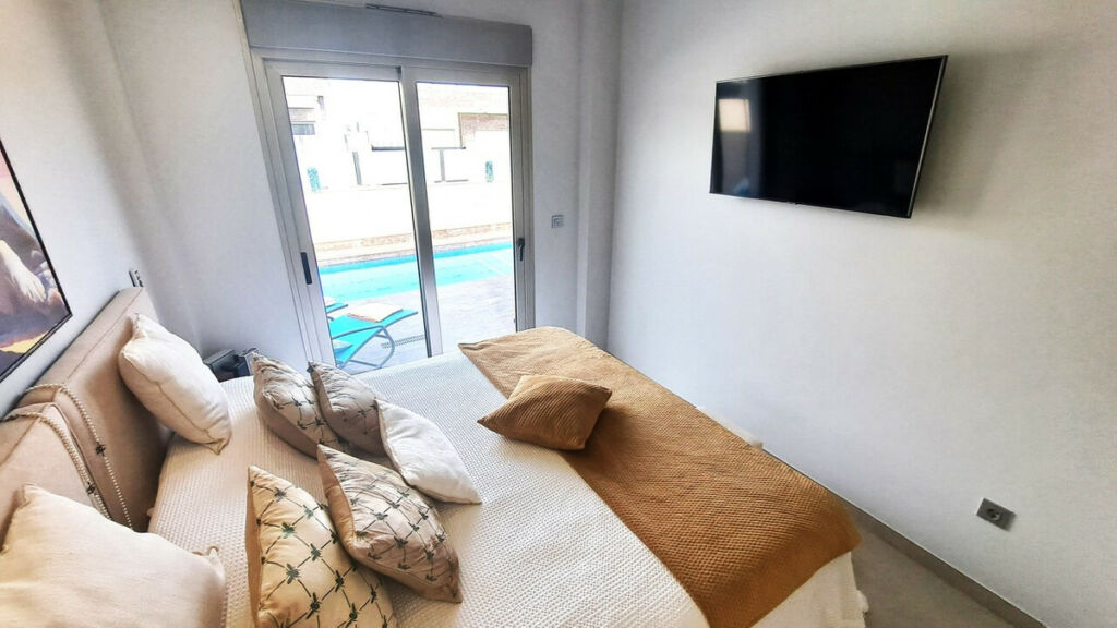 Detached Villa Villamartin Alicante - image 15
