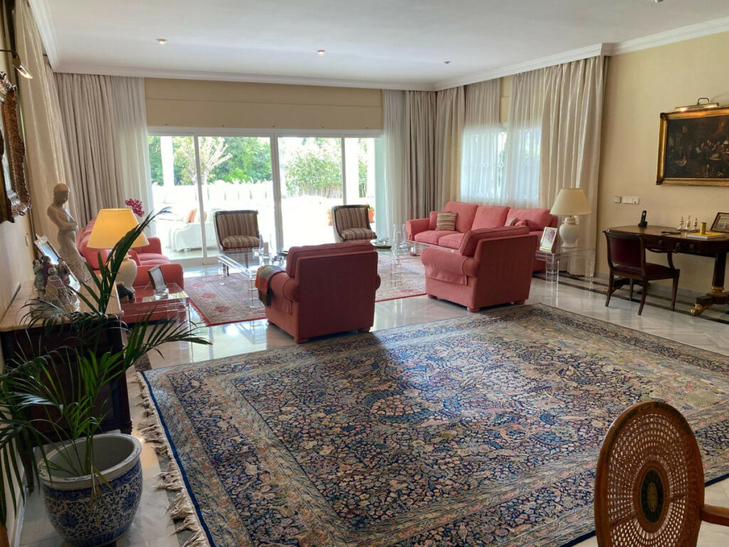 Detached Villa Guadalmina Baja Málaga - image 15