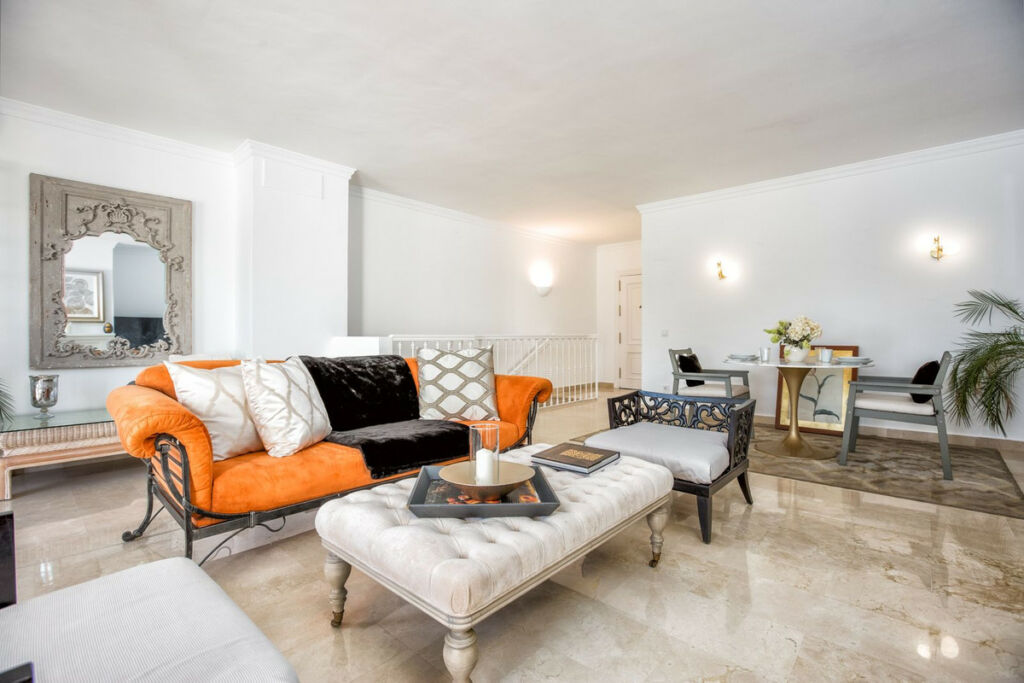 Townhouse Aloha Málaga - image 4