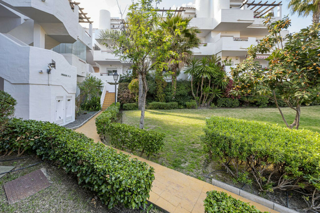 Middle Floor Apartment Bel Air Málaga - image 15
