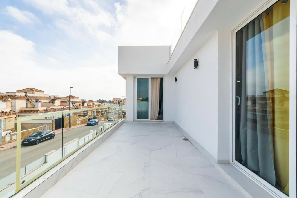 Detached Villa Villamartin Alicante - image 15
