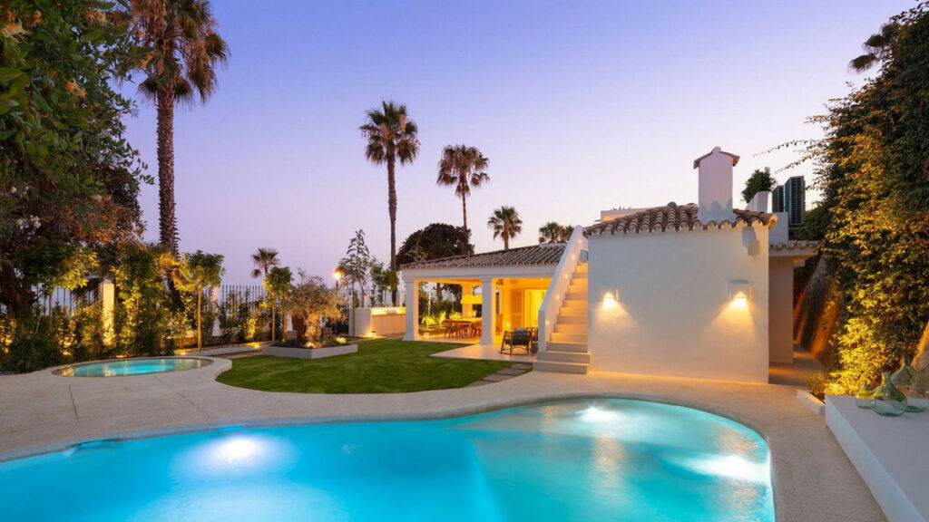 Detached Villa The Golden Mile Málaga - image 15