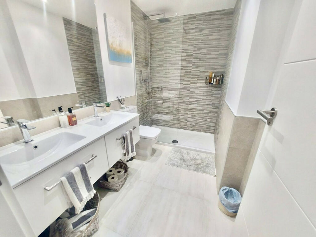 Middle Floor Apartment Estepona Málaga - image 15