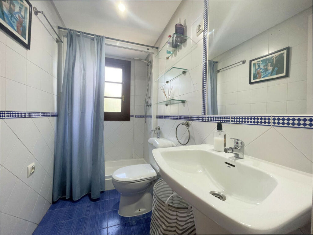 Middle Floor Apartment La Duquesa Málaga - image 13