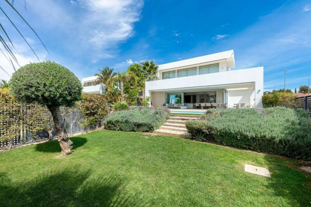 Detached Villa Río Real Málaga - image 15