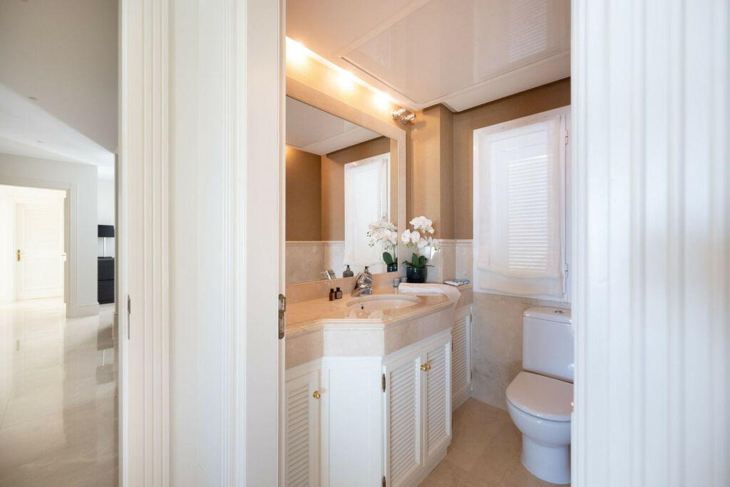 Detached Villa Marbella Málaga - image 16