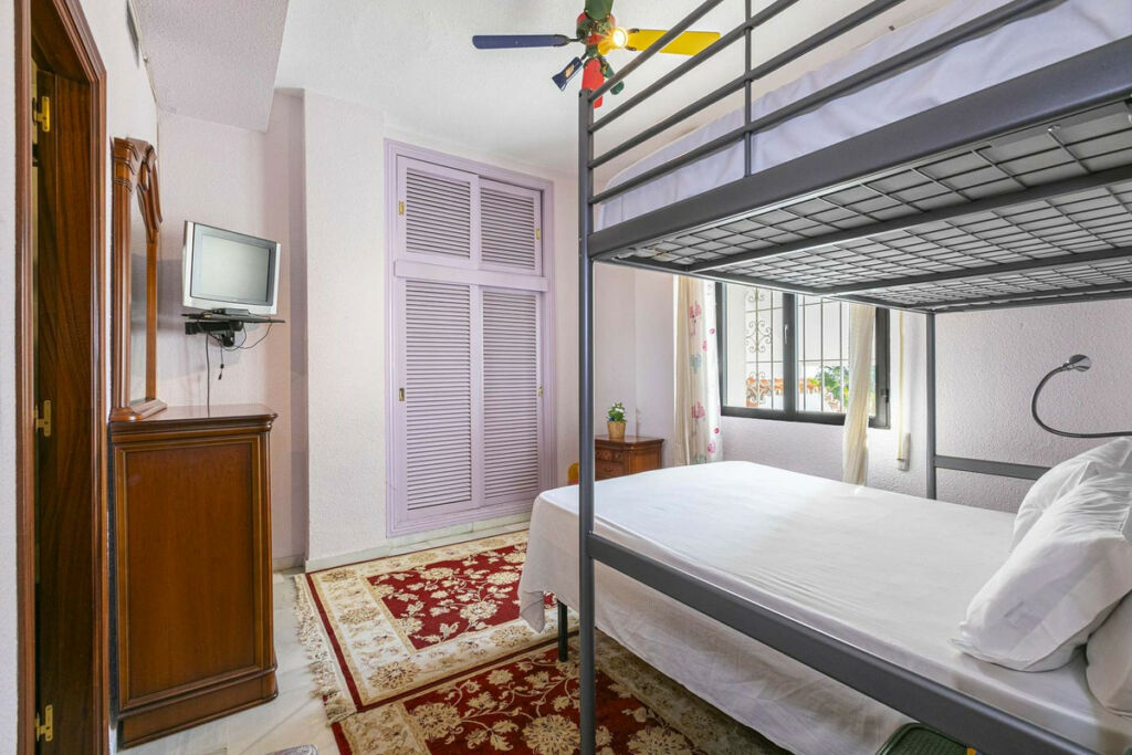 Middle Floor Apartment Nueva Andalucía Málaga - image 15