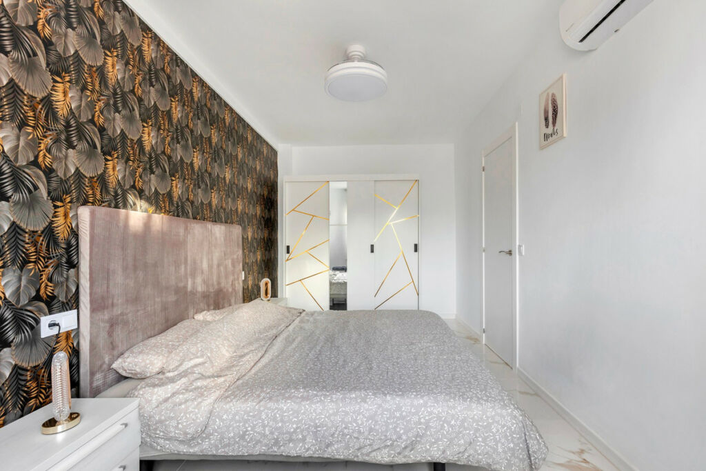 Middle Floor Apartment La Mata Alicante - image 15