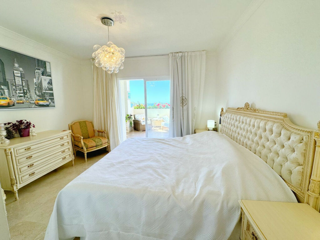 Middle Floor Apartment Selwo Málaga - image 15