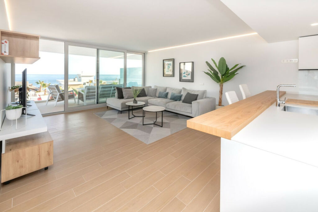 Middle Floor Apartment Carvajal Málaga - image 15