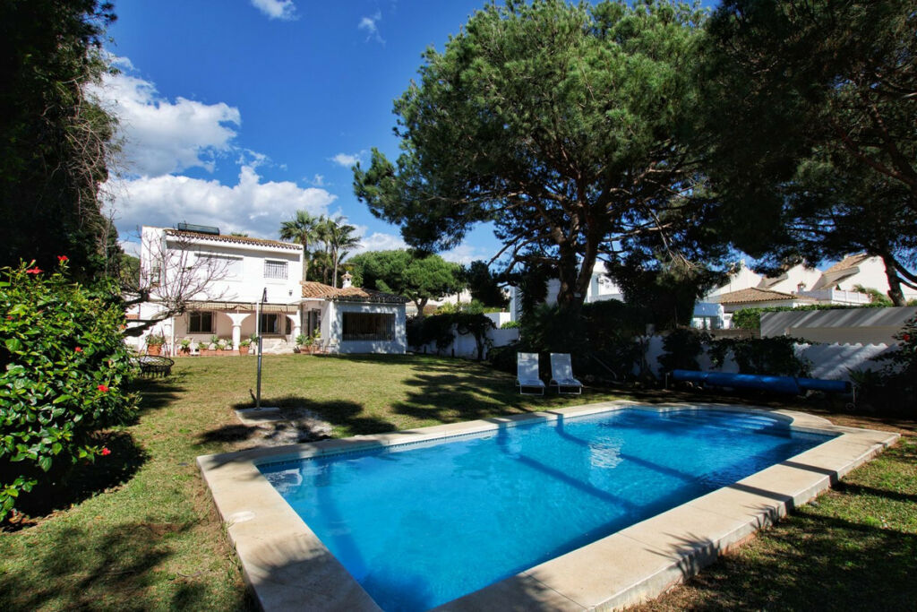 Detached Villa Costabella Málaga - image 16