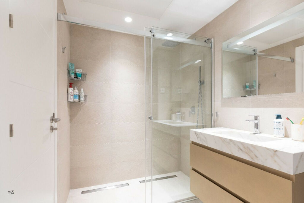 Middle Floor Apartment Estepona Málaga - image 16