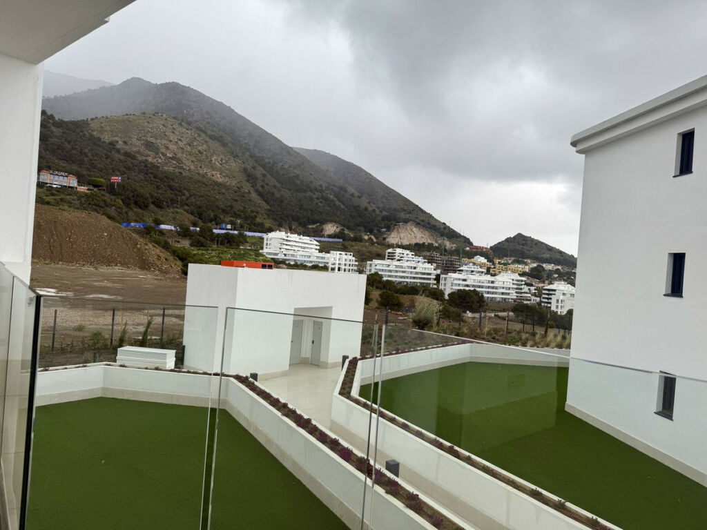 Middle Floor Apartment Higueron Málaga - image 17