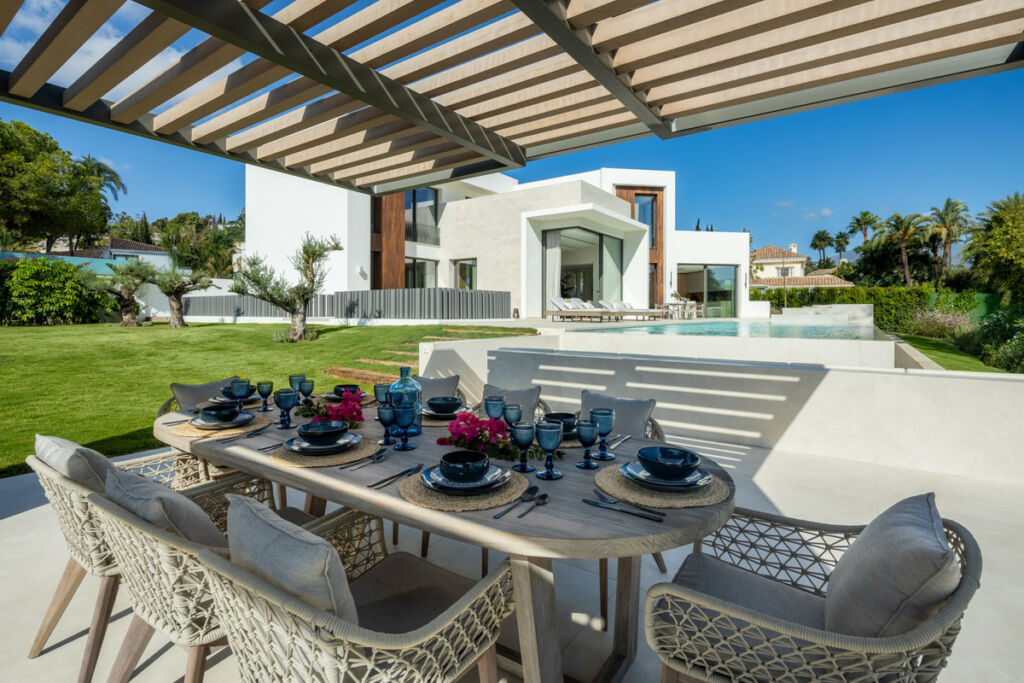 Detached Villa Nueva Andalucía Málaga - image 16