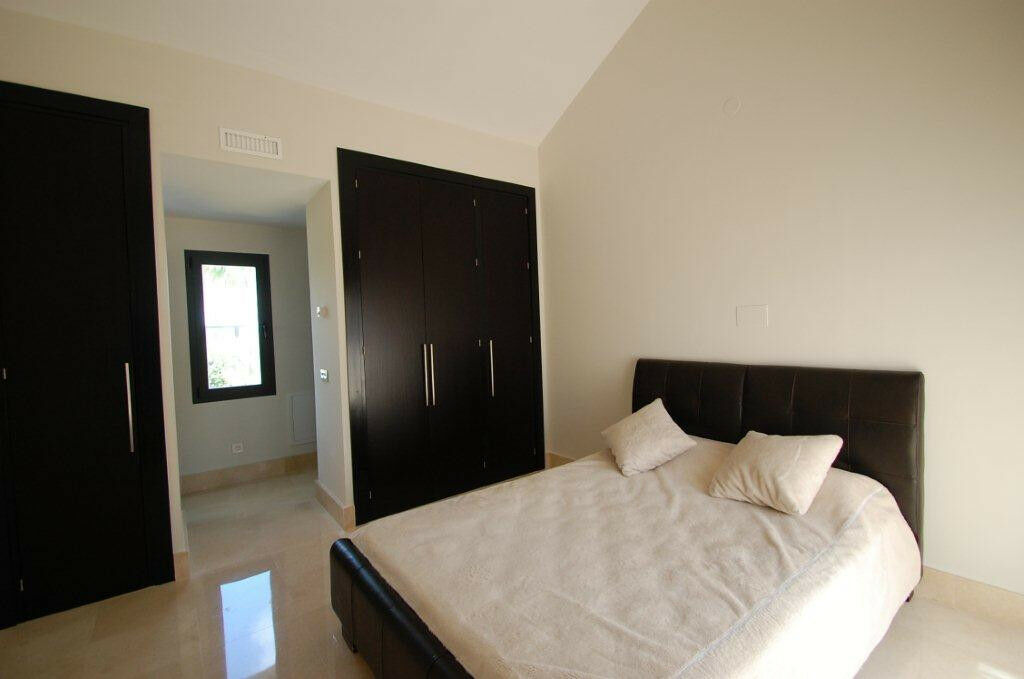 Detached Villa The Golden Mile Málaga - image 16