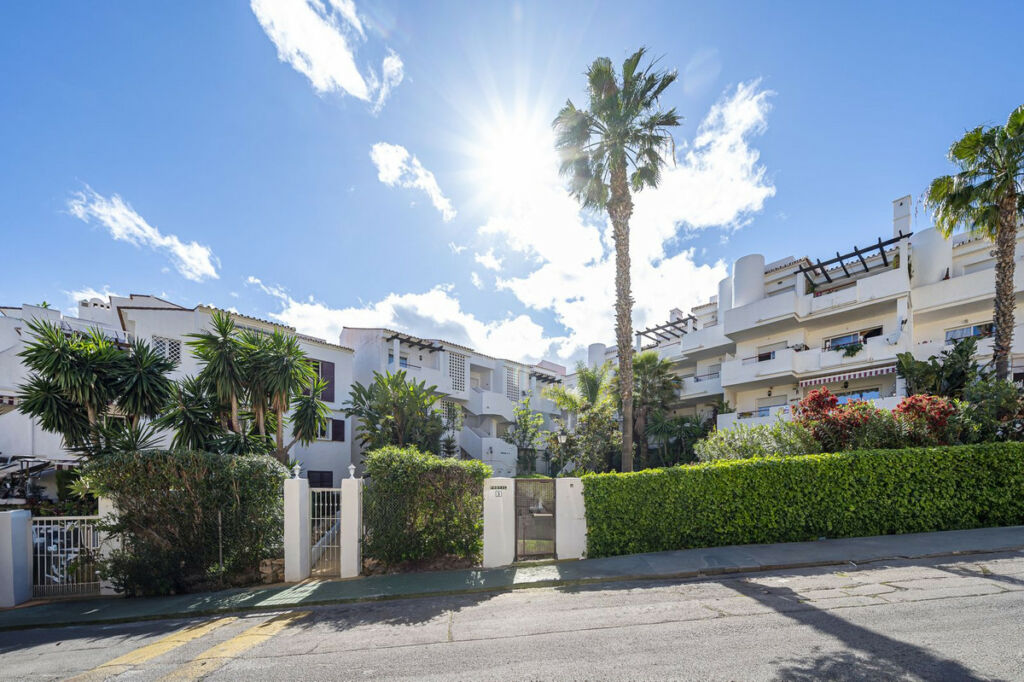 Middle Floor Apartment Bel Air Málaga - image 16